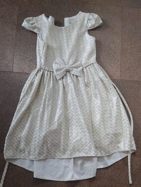 Rare Editions Shimmery Cream Bow-Accent Formal Dress